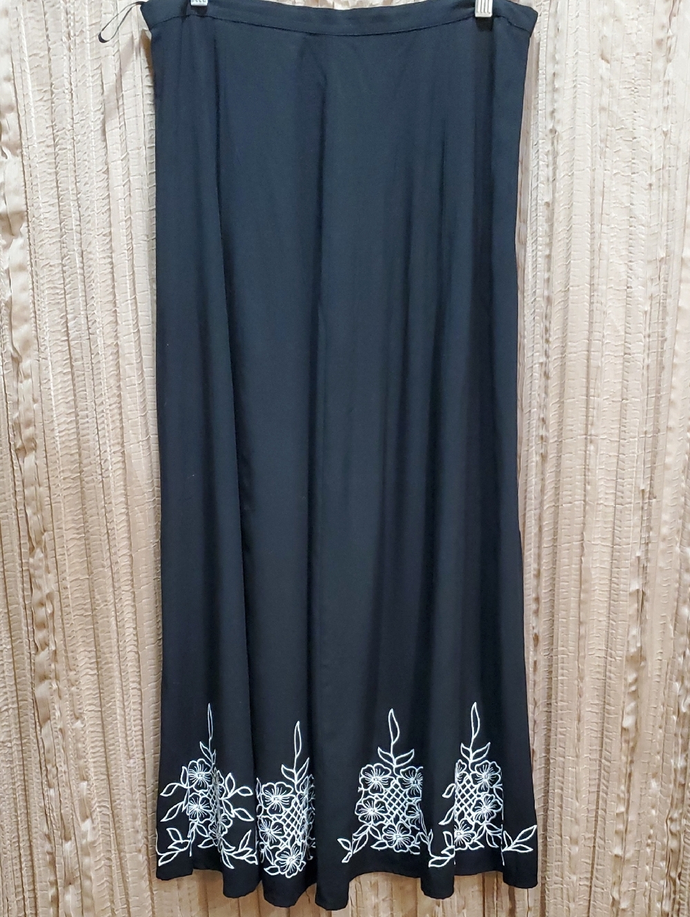Kibis Black & White Floral Embroidered Maxi Skirt Size Large